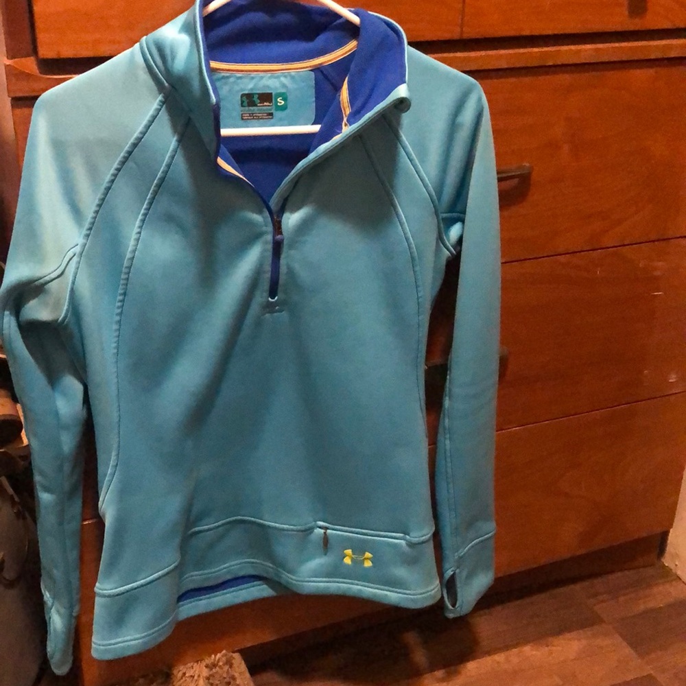 Small woman’s Under Armour sweater